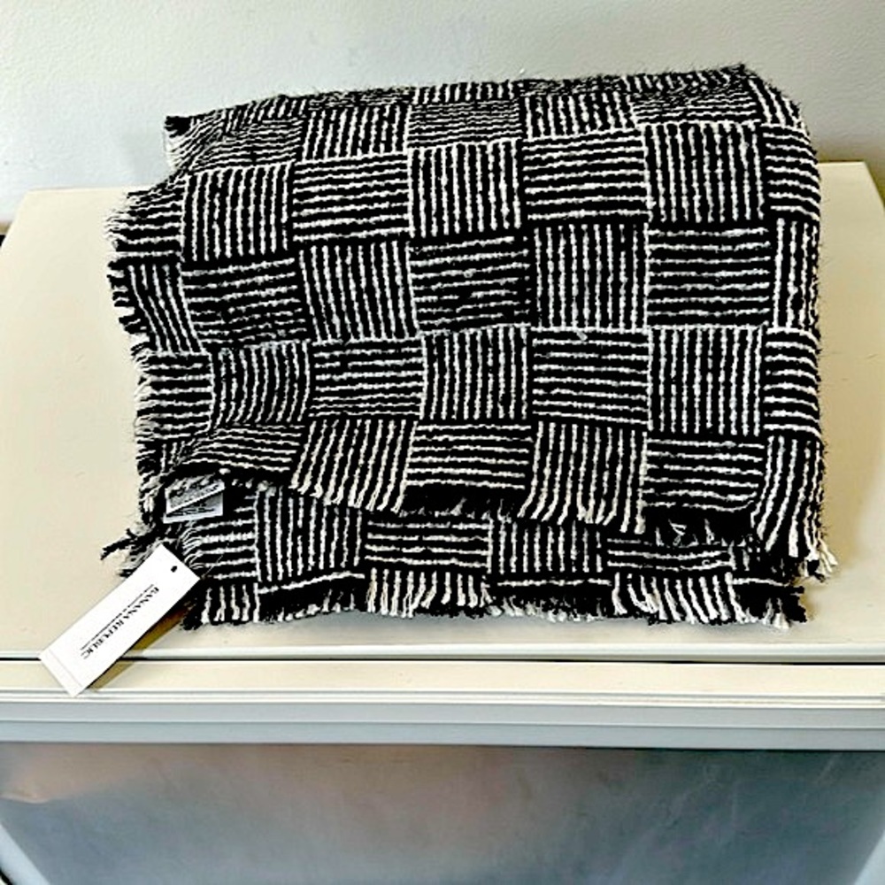 NWT! Banana Republic Winter Scarf!!! - Picture 2 of 6